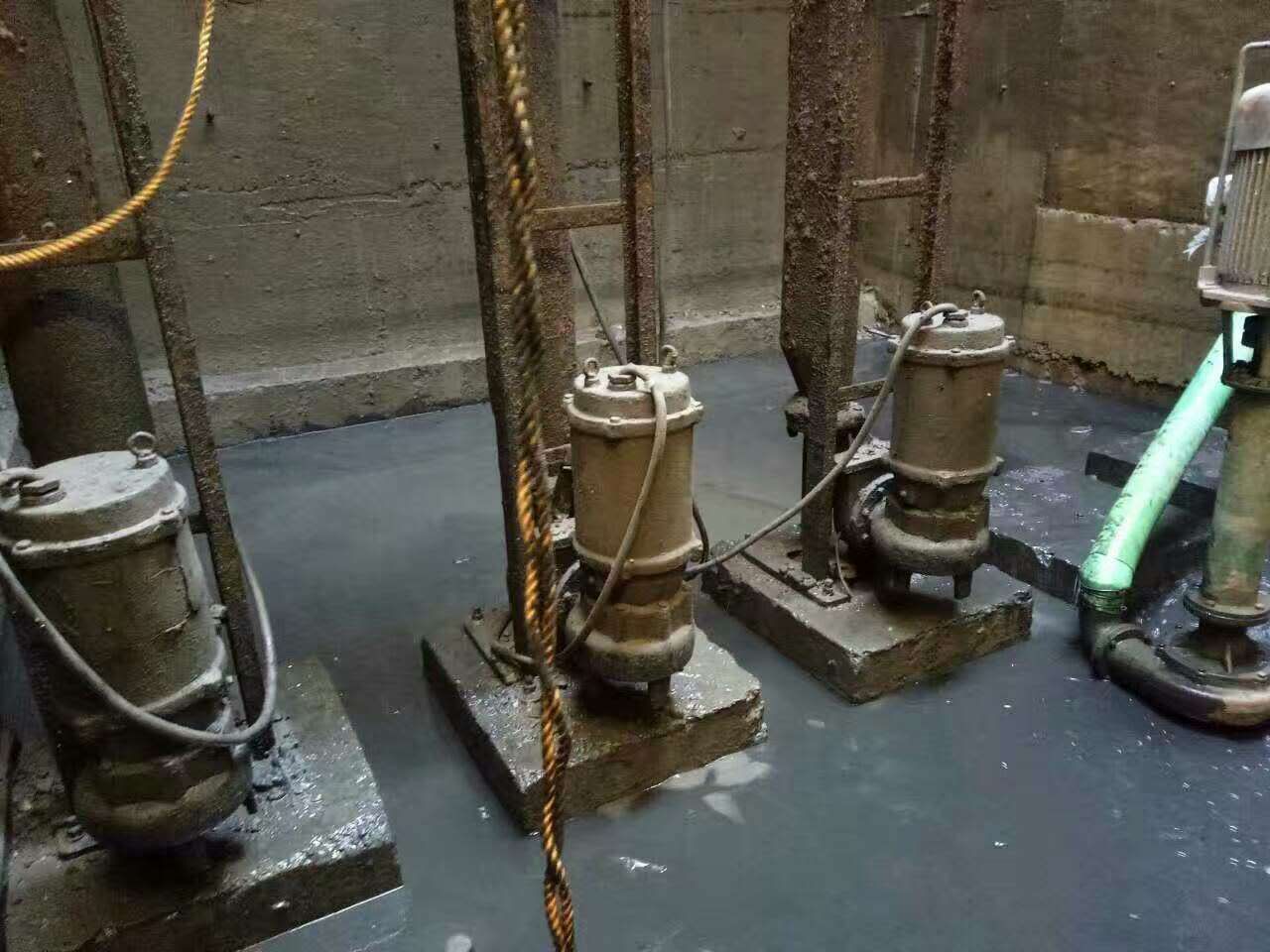 滦平污水池清理